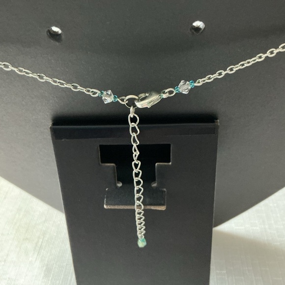 Green Rhinestone Vintage Silver Tone Necklace - Picture 3 of 3